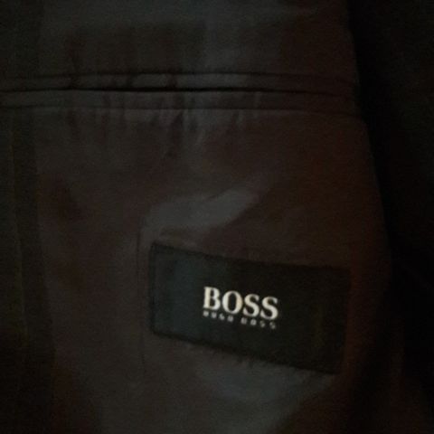 Boss, Corneliani, Burberry mm. Selges helst samlet eller flere