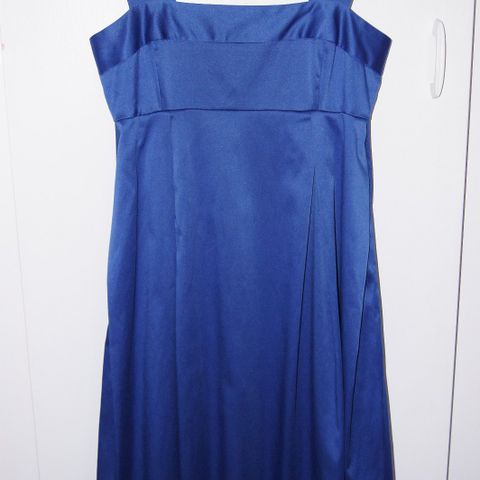 Pen blå kjole fra Vernissage!