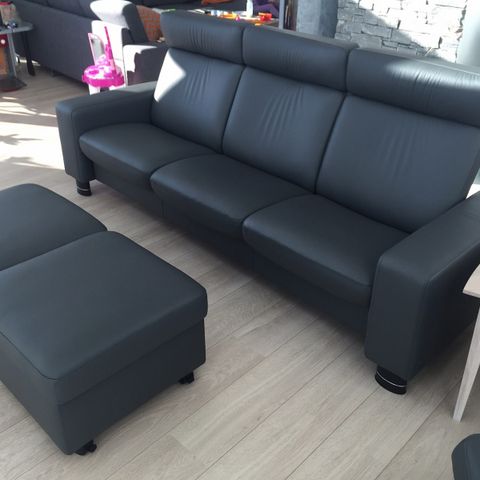 Stressless Jazz 3seter med pall - som ny -  selges billig - Nypris 44 000kr