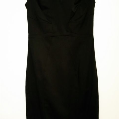 Lekker, klassisk sort kjole fra Coast selges billig!