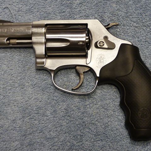 SMITH & WESSON mod 60. 2.125" kaliber 357 magnum.