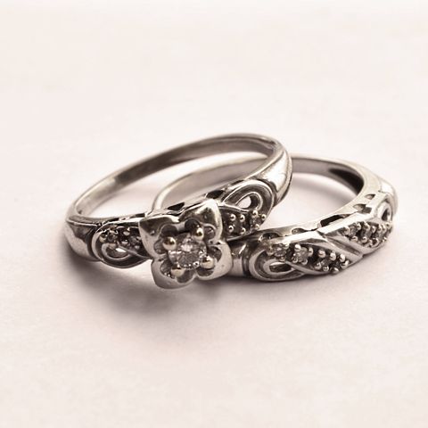 Antikke ringer (forlovelses- og giftering) i hvitt gull