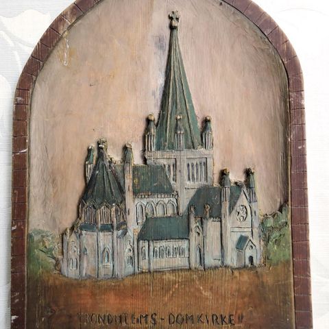 Motiv av Trondhjems domkirke, treskjæring.