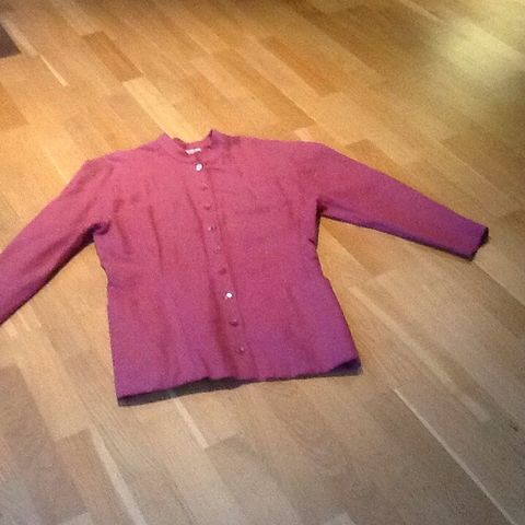 Jakke/bluse til dame selges for kr 50.