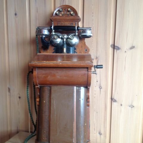Gammel veg telefon fra 1911