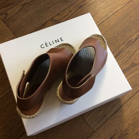 CÉLINE OPEN TOE BOOTIE, CARAMEL STR 38