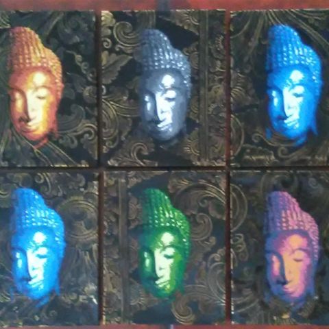 Buddha-hoder trykket på tradisjonelt hindu-tekstil. 5 farger.