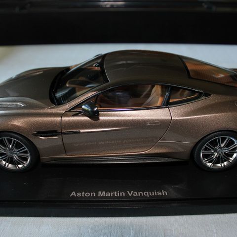 Autoart 1:18 Aston Martin Vanquish