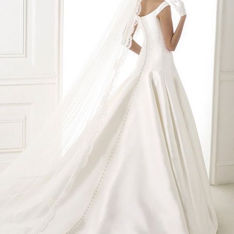 Pronovias Balder str 36