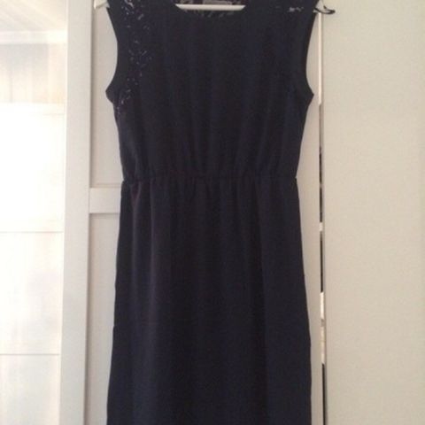 Mørkeblå kjole Soaked in luxury