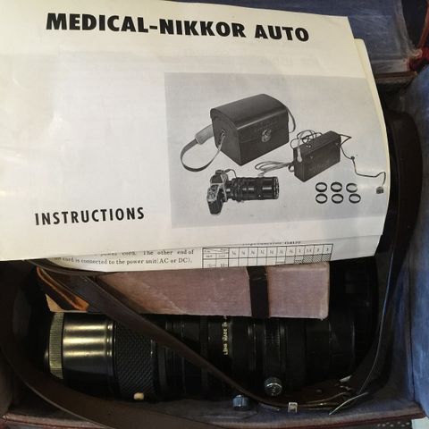 Medical Nikkor Auto 200 mm F5,6 linse med originalt tilbehør selges/byttes!