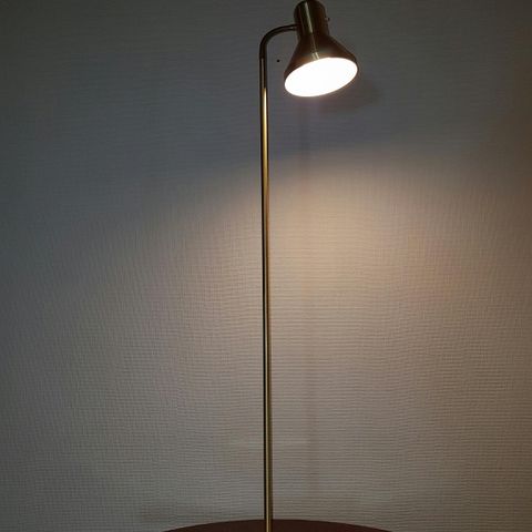 Retro stålampe selges