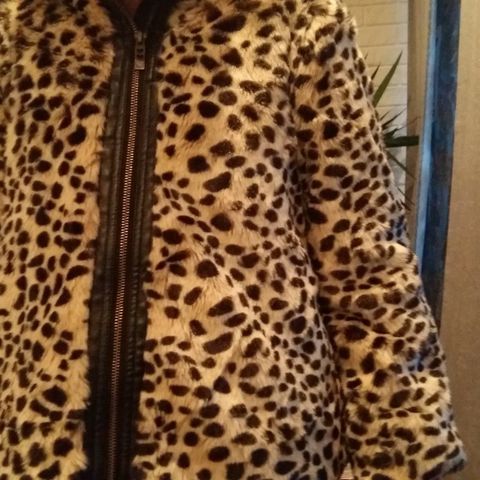 2 stk veldig Varme  pene leopard jakker