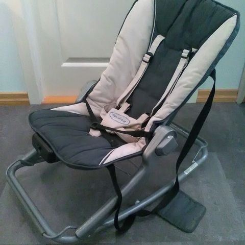 Maclaren Baby Rocker sitte/liggestol i semsket skinn vekt opp til 9 kilo