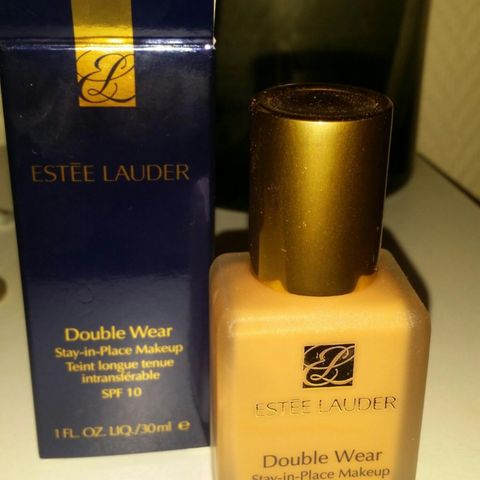 Makeup Estee Lauder Double Wear "Stay in Place"