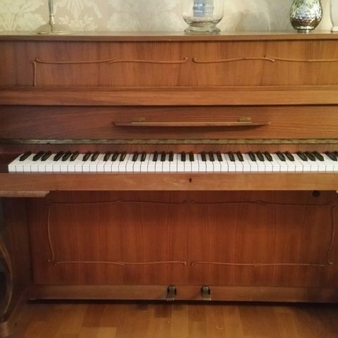 L.Schmidt piano