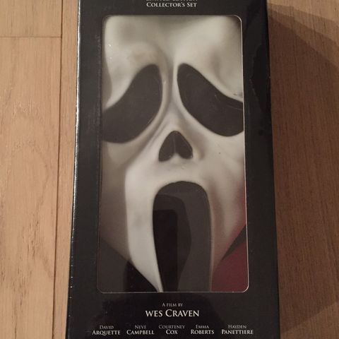 Scream 4 samleboks (Blu-ray + DVD + maske, ny i plast), norsk tekst