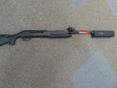 Benelli M2, A Tec A12 og Aimpoint.