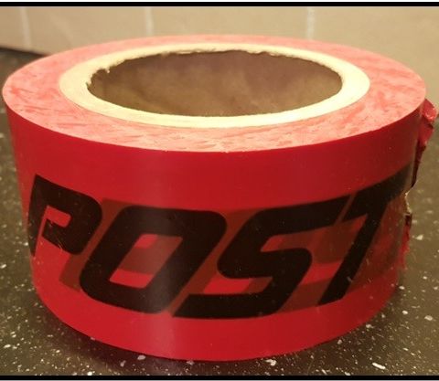 Retro sperrebånd i plast med teksten "PostGiro" selges rimelig