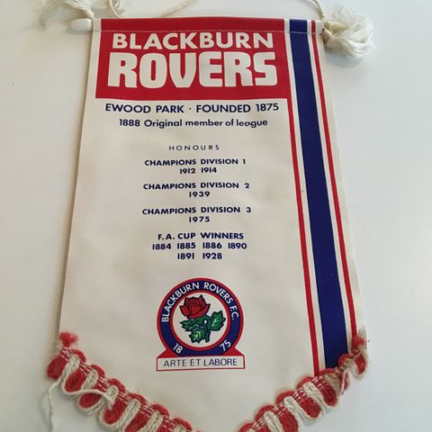 Blackburn Rovers vintage vimpel - pluss to gamle fotballkort