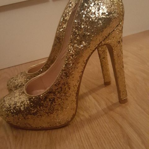 Ubrukte Gull glitter pumps str. 37