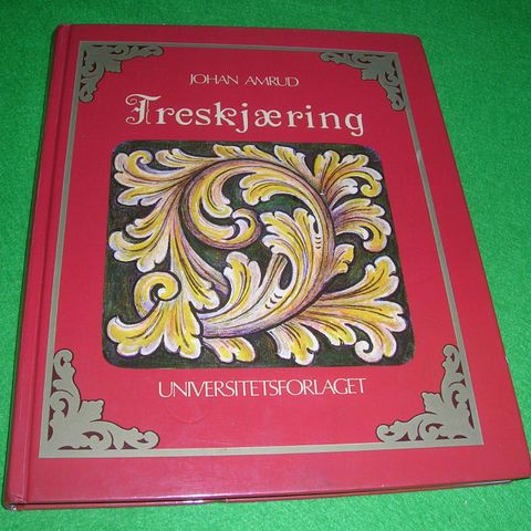 Bøker om kniver, treskjæring, tredreiing, møbelsnekring, etc.