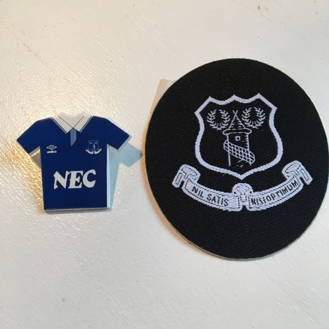 Everton vintage pin og tøymerke !