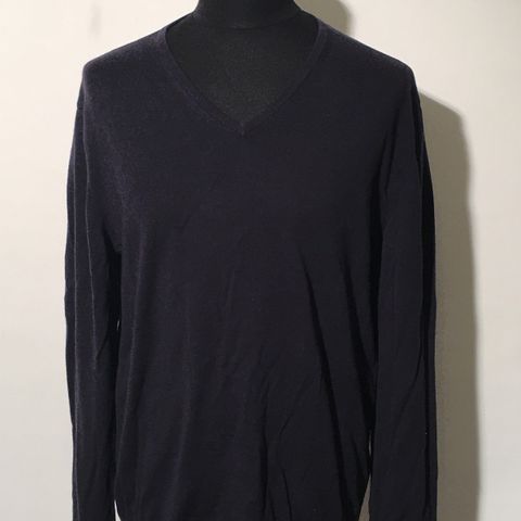 Mørkeblå merinoull genser str M (stor I størrelsen)