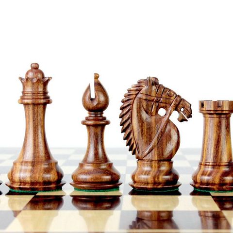 Sjakk brikker i tre, Staunton med 4 dronninger