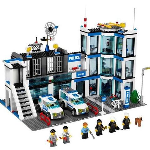 LEGO City 7498 Politistasjon