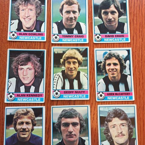 12 stk Newcastle United fotballkort fra Topps 1977 1978 selges samlet!