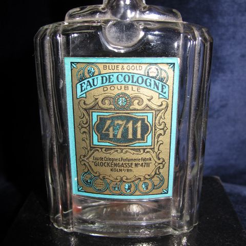 Vintage 4711 parfyme flakonger(tomme) selges til høyst bydende.