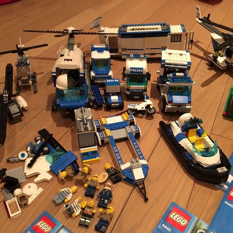 Lego Politi selges (hus, biler, fly, båt etc.)