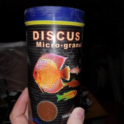 Discus bits ● Micro-granulat ● Ciklidefor ● Fiskefor