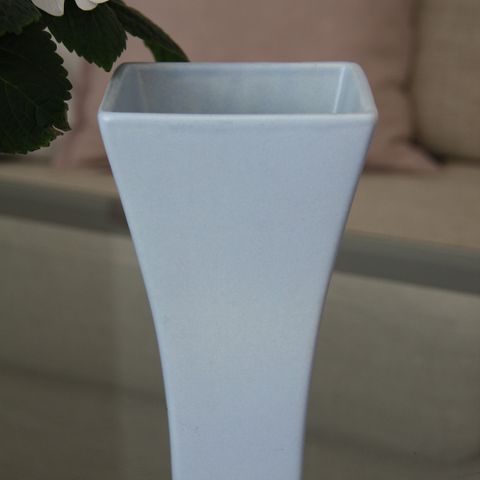 Lys blå vase, h 19 cm
