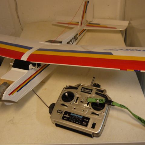 Elektrisk Modellfly, inkl. Futaba radio, ekstra batt og lader