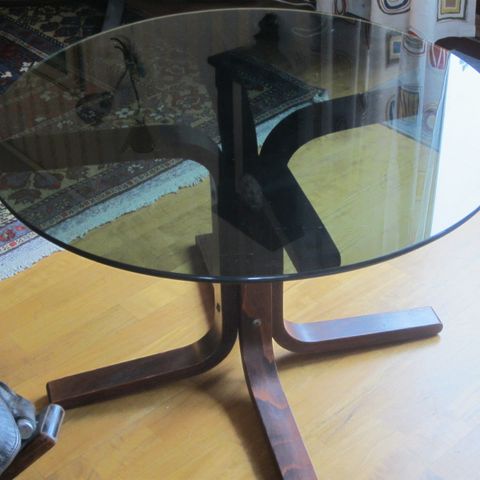 Lenestol modell Viking og bord med glassplate
