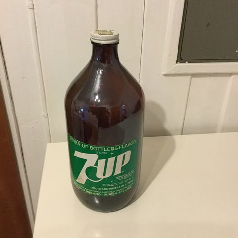 Eldre 7-Up Glassflaske