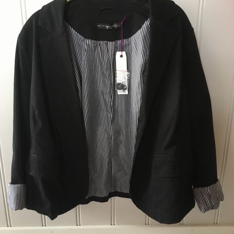 Ny dressjakke/blazer fra crizpy by zhenzi str. S kr: 150