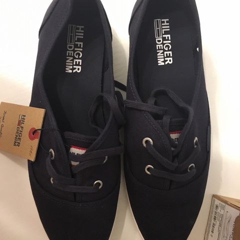 Nye Tommy Hilfiger canvas sko i str. 40