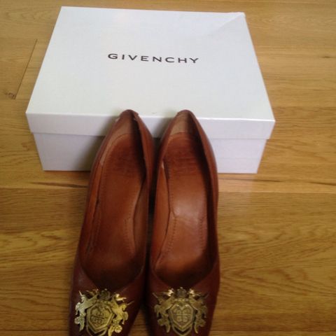 Givenchy str 39,5