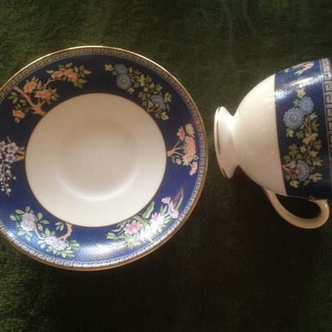 Wedgewood servise  Blue Siam Bone China. Ønsker kun å kjøpe ett sett.