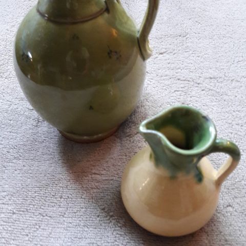 To vaser fra Hellas og Spania, 13 cm og 8 cm høye.