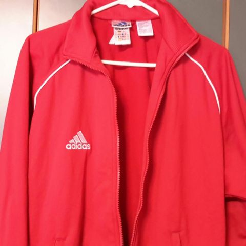 Rød Adidas  treningsjakke.