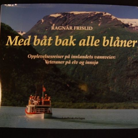 Med båt bak alle blåner av Ragnar Frislid