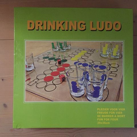 Ludo brettspill i glass selges