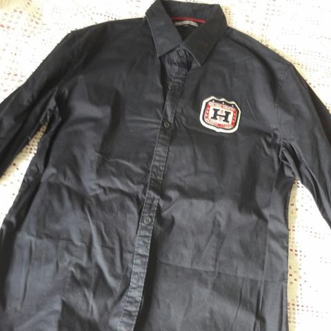 Skjorte Tommy Hilfiger str 176 hb kr 150