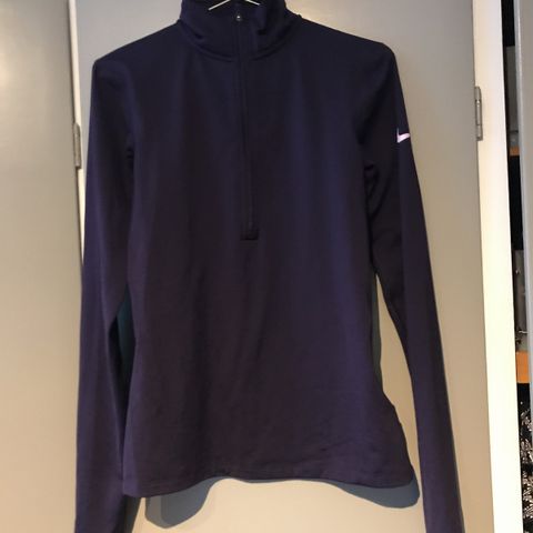 Treningsgenser fra Nike, størrelse S