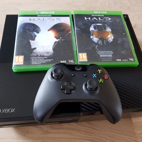 Xbox One 500GB med alle Halo spill + 2 kontrollere. ++