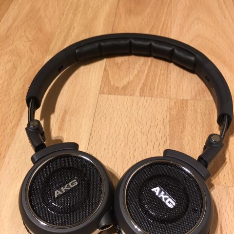 Helt ubrukt AKG K480 NC Hodetelefon med aktiv støyreduksjon